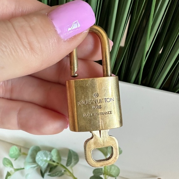 Louis Vuitton Accessories - Louis Vuitton lock with key 323